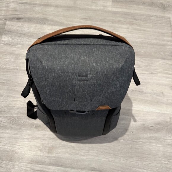 Peak Design Everyday Backpack V2, 20L, Charcoal - Picture 7 of 16